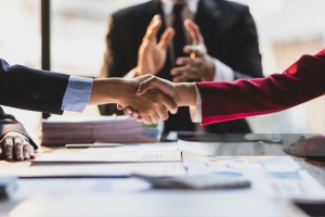 中鸿万礼鼎赞SAAS平台电商招商：百万流量赋能品牌商家入驻