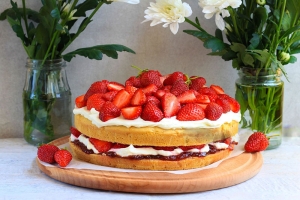 鸿礼蛋糕卡：为企业员工生日福利打造暖心关怀方案